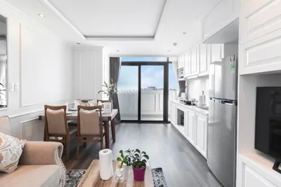 Appartamento con una camera da letto e balcone — The One Sai Gon Serviced Apartment